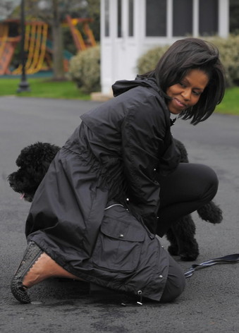 Michelle%20Obama%20and%20Bo-thumb-340x472